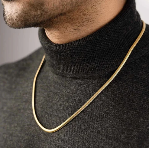 Man wearing gold chain