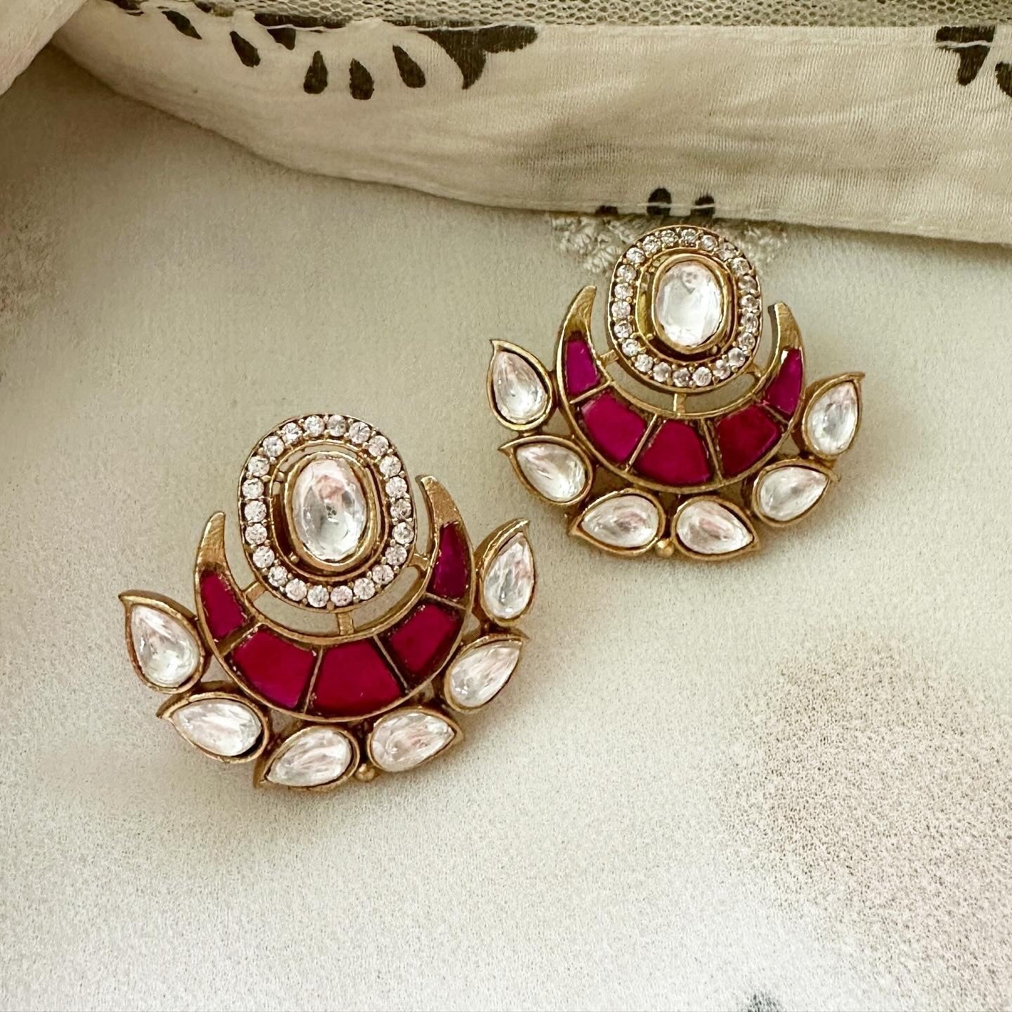 Rose Gold-Plated Kundan Earrings & Maang Tikka Set – White & Gold