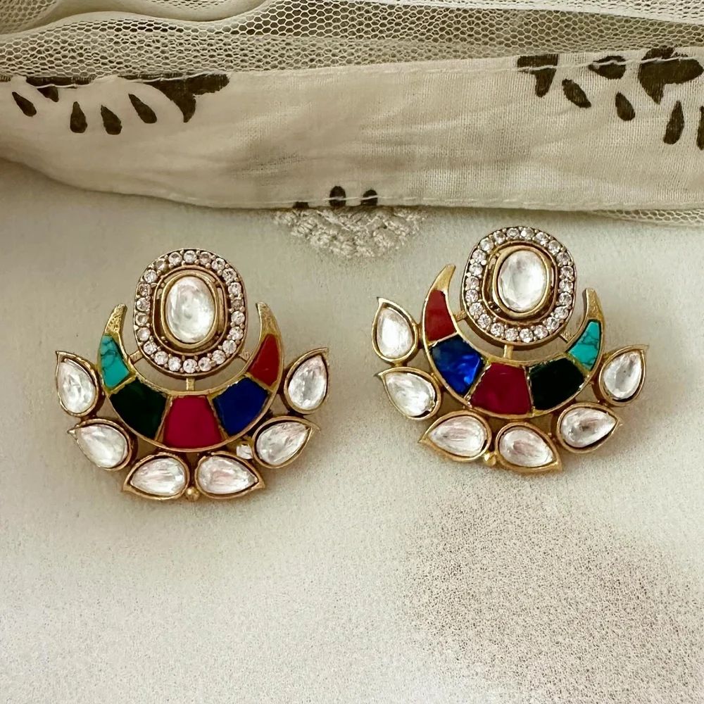 Rose Gold-Plated Kundan Earrings & Maang Tikka Set – White & Gold